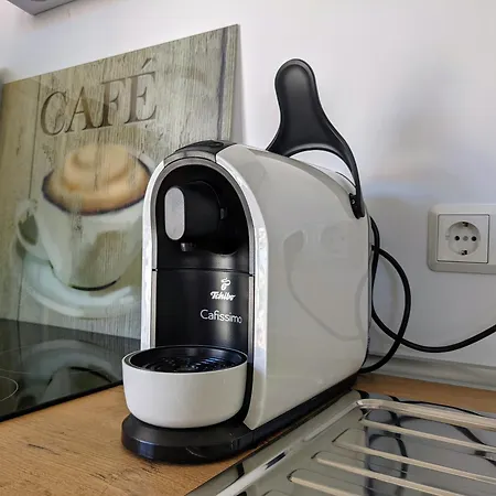 Modernes Naehe Ber, Tesla Und Seen