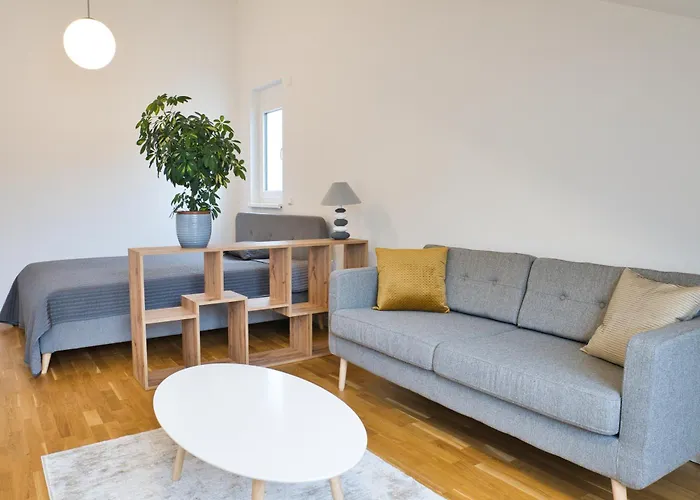 Modernes Naehe Ber, Tesla Und Seen شقة *