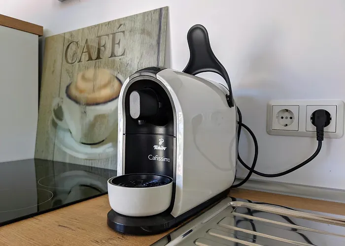 Modernes Naehe Ber, Tesla Und Seen