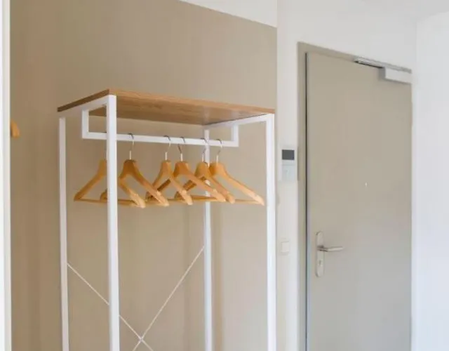 Modernes Naehe Ber, Tesla Und Seen *